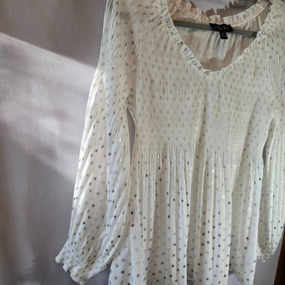 MELISSA PAIGE WHITE SILVER LONG SLEEVE TOP SHIMMER METALLIC SIZE SMALL RELAXED - Picture 3 of 11